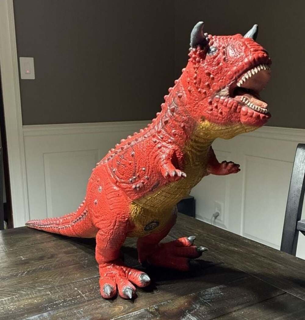Disney Dinoland U.S.A. Animal Kingdom Carnotaurus Dinosaur Figure 3 feet long